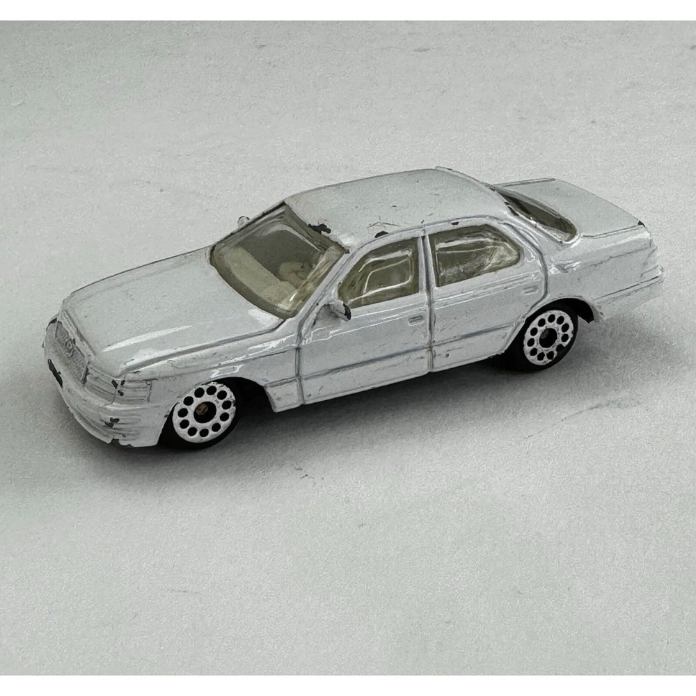 Zee Toys Zyll D114 White‎ Toyota Celsior Lexus LS400 Sedan Diecast Car Vtg 1/64
